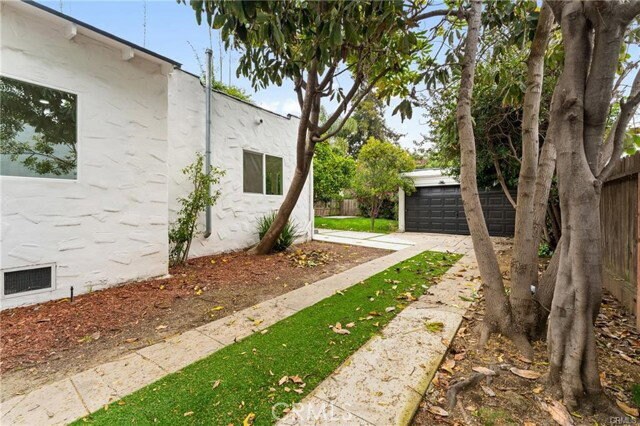 Photo - 2216 Veteran Ave