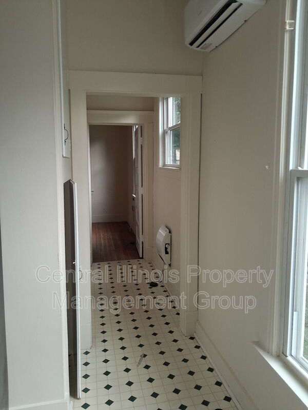 505 E Locust St