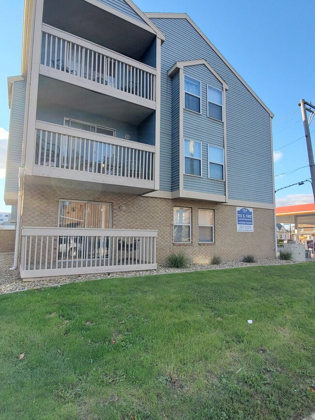 Building Photo - 705 S 1st St Rental