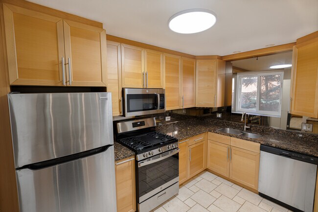 Photo - 1650 Mill St Unidad 206