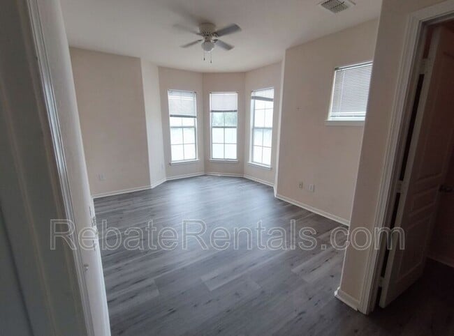 Photo - 8290 Gate Pkwy W Unit 211