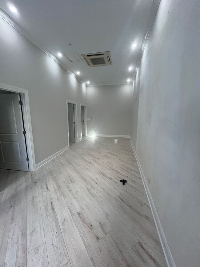 15-19 S Charles St