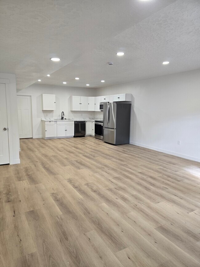 Photo - 844 W Fallow Dr Unit Brand New Basement Apt.