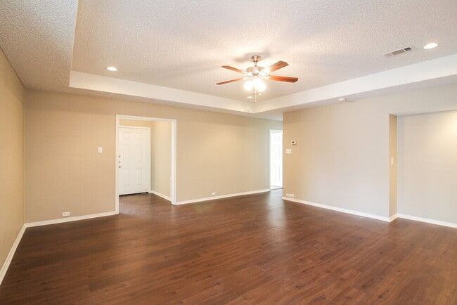 Photo - 849 Woodridge Cir