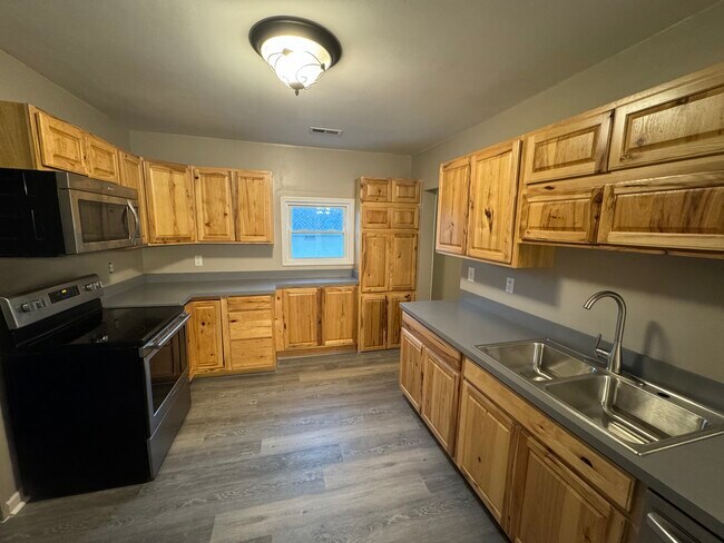 Photo - 640 Dennis St Apartamentos Unidad B