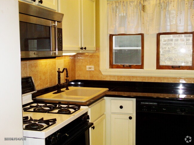 Building Photo - 2420 W Palmer St Unit 1st floor Rental