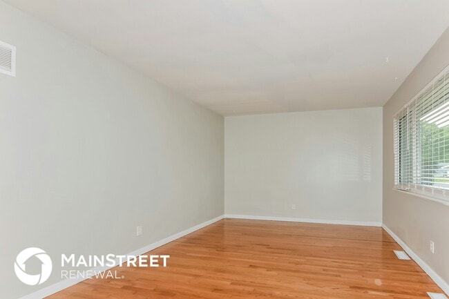 Photo - 330 Moule Dr