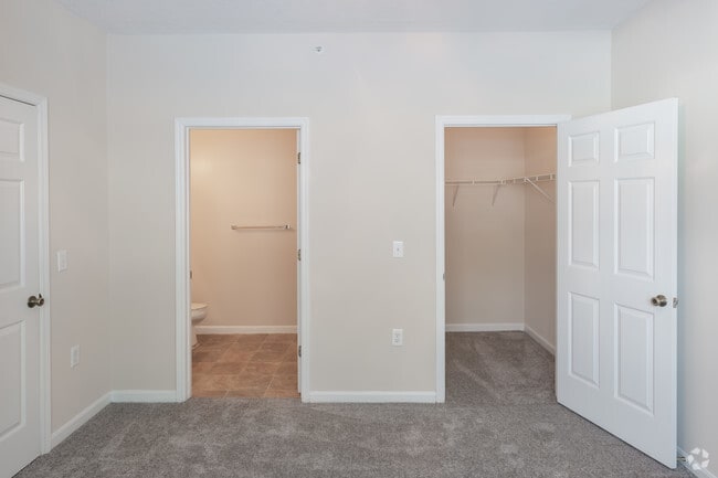2BR, 2BA - 970 SF