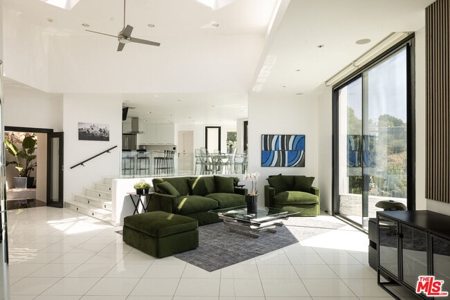 Photo - 2231 Sunset Plaza Dr