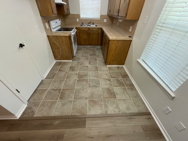 Photo - 706 W Louisa Ave