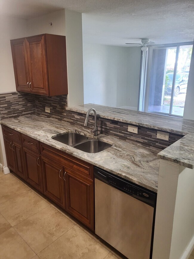 Photo - 11133 SW 8th St Unidad 103