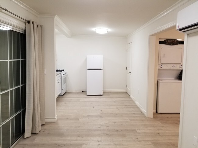 Photo - 8933 Rosewood Ave