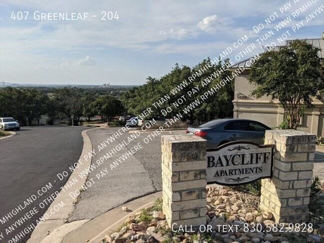407 Greenleaf-204