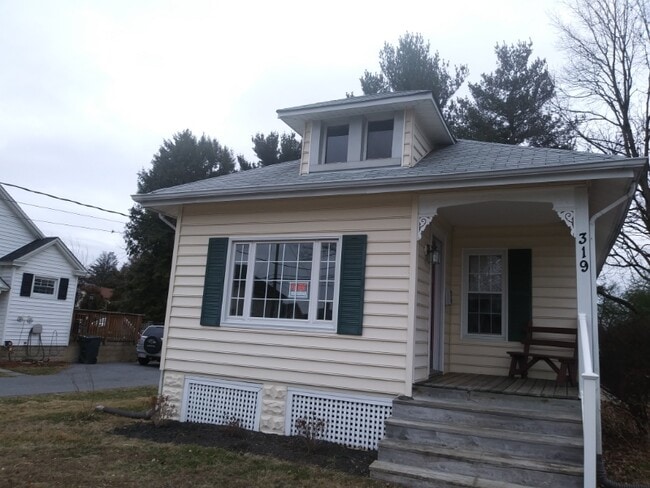 Photo - 319 Maitland St