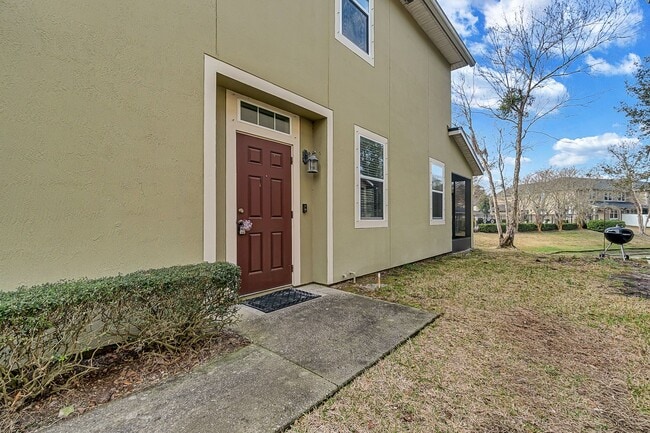 Photo - ***TWO WEEKS FREE*** Stylish 3BR Townhome with Garage & Walk-In Closet