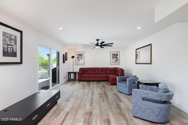 Photo - 856 E Village Cir Dr S