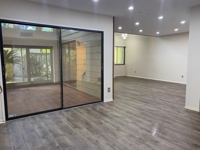 Photo - 258 Balfour Dr