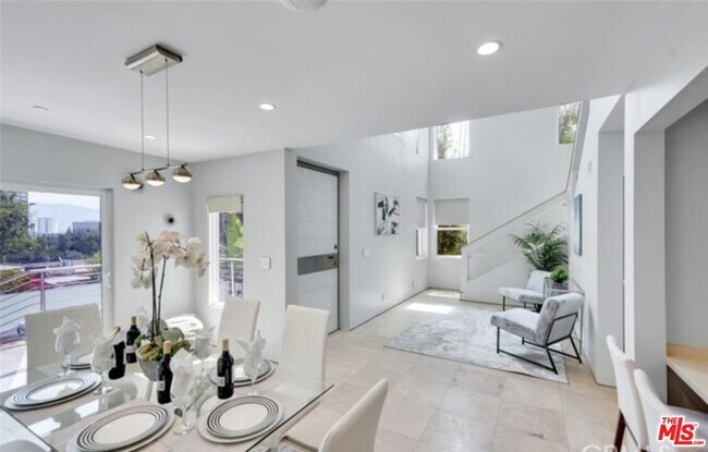 Building Photo - 3943 Fredonia Dr