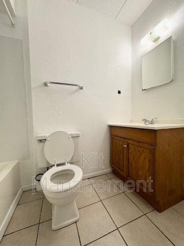 Charming 1-Bed in Toledo – Cozy 570 sq ft with Shared Laundry for Just $675
