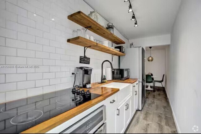 Building Photo - 1239 NE 15th Ave Unit 1 Rental