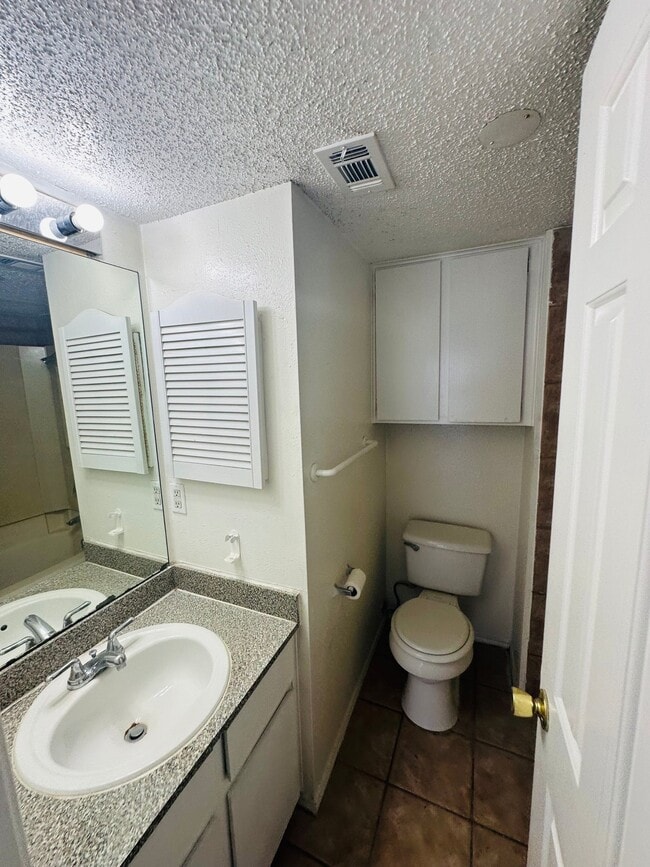 Photo - 2401 Leon St Unit 307
