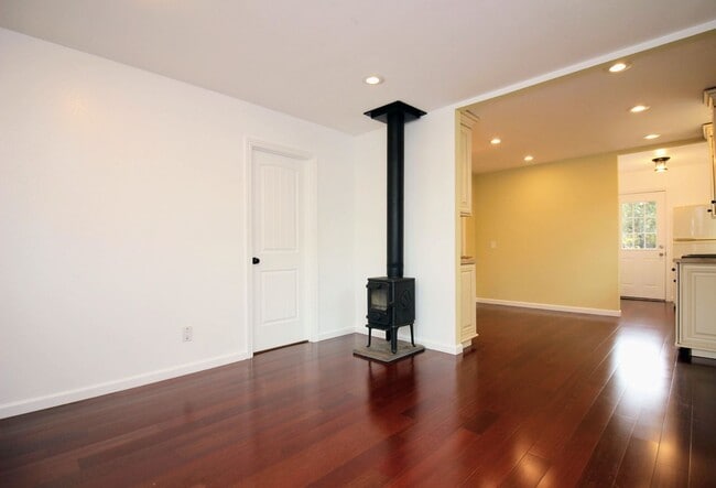 Photo - 2 Bedroom Home with Large Yard in SW Santa Rosa