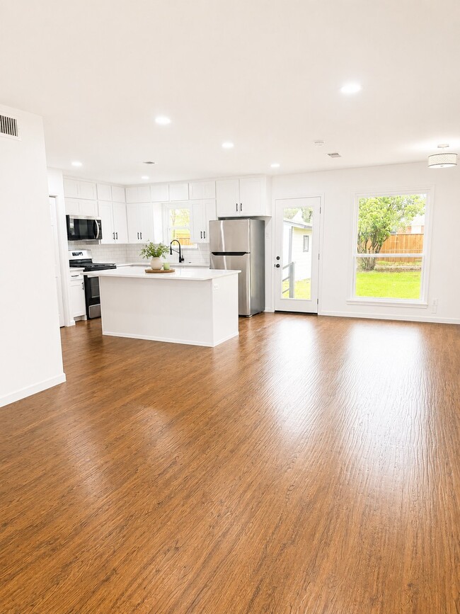 Building Photo - 11215 Ulloa Ln