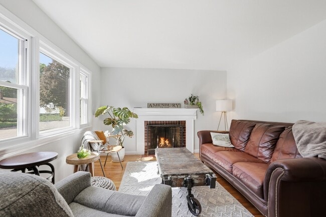 4 Claire Rd