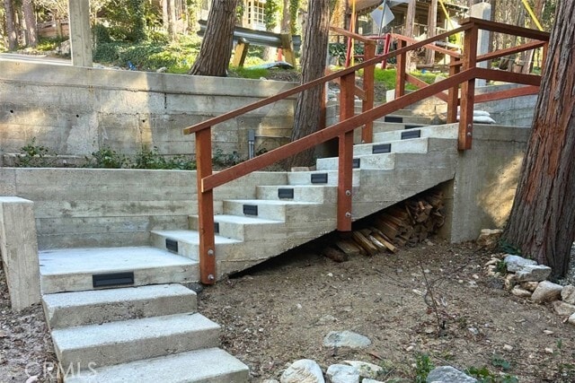 Photo - 476 Redwood Dr