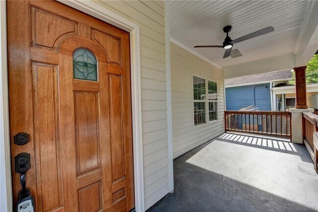 Photo - 663 Bryan St SE