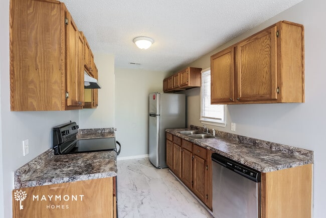Photo - 105 Lasalle Pl