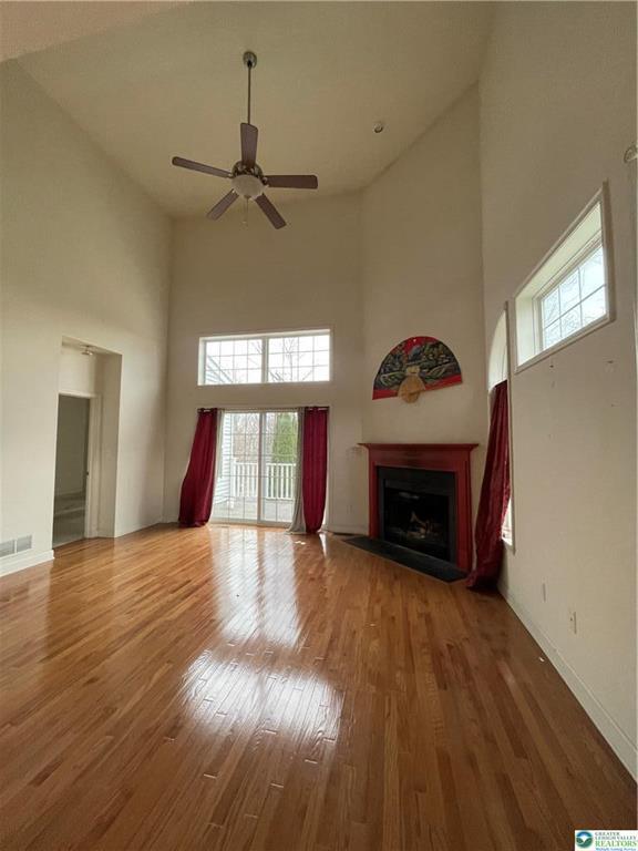 Photo - 351 Hawthorn Ln