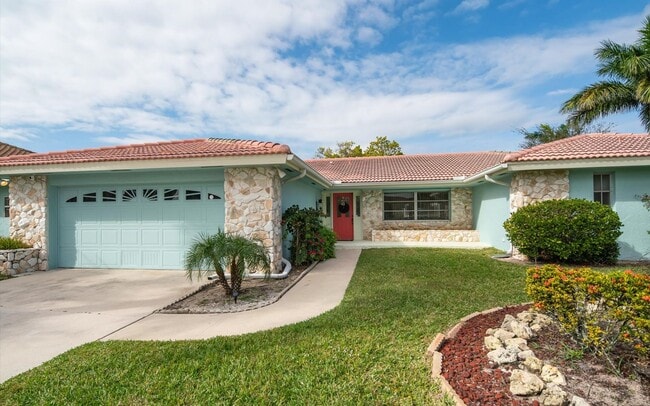 Building Photo - Family Friendly 3 Bedroom Home-Central loc...
