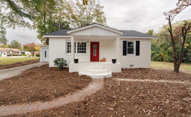 Newly renovated single family home! - Newly renovated single family home!