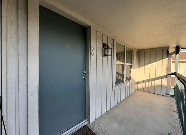 Building Photo - 845 Augusta Dr Unit 90