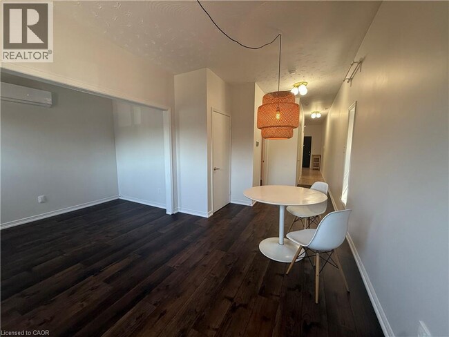 Photo - 359 Barton St E