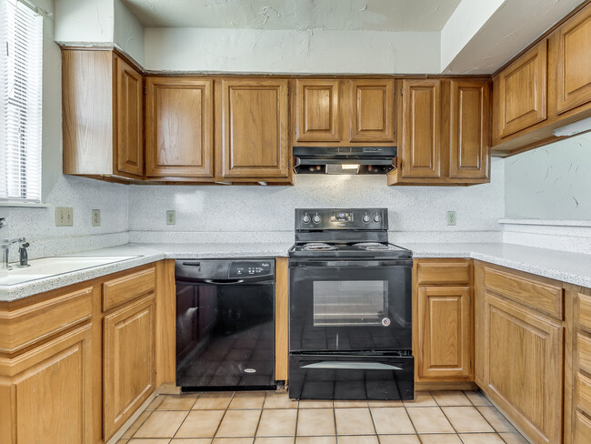 Mansion West - Kitchen - Mansion West Rental