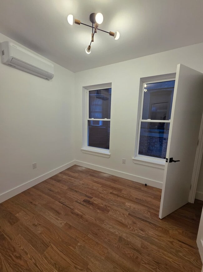 Photo - 286 Hawthorne Ave