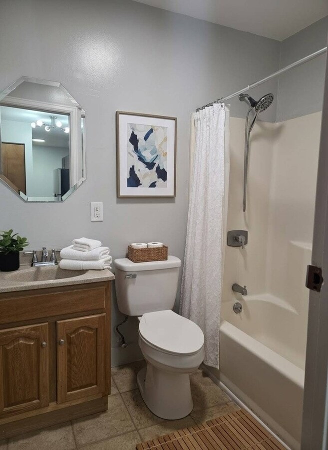 Photo - 13 N College St