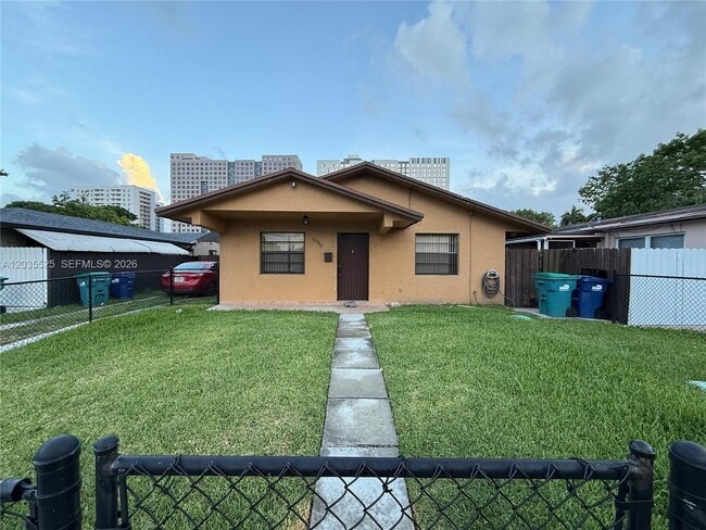 Building Photo - 10968 SW 5th St Unit 10968