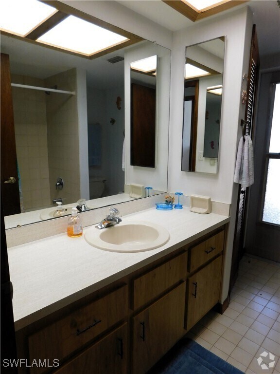 Building Photo - 904 SE 18th St Rental
