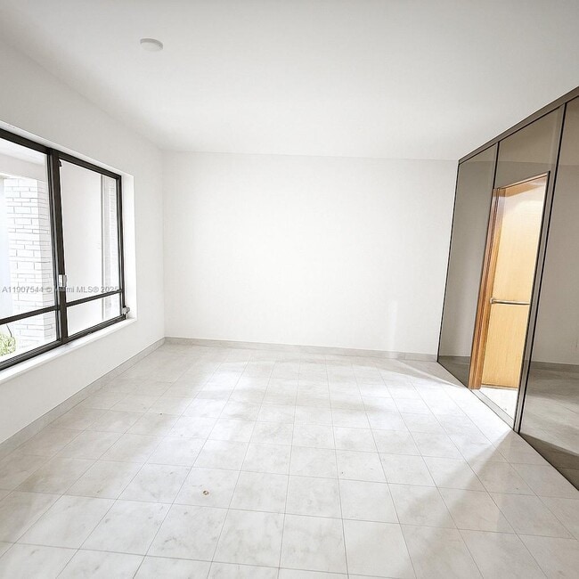 Photo - 1915 Country Club Prado