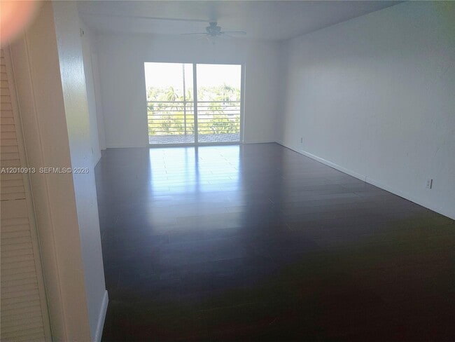 Photo - 1617 SE 15th St Unit 605