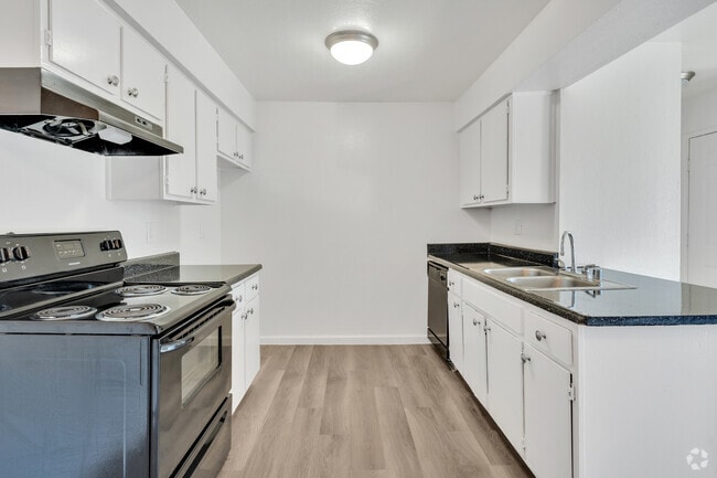 1BR, 1BA - 650SF - Kitchen