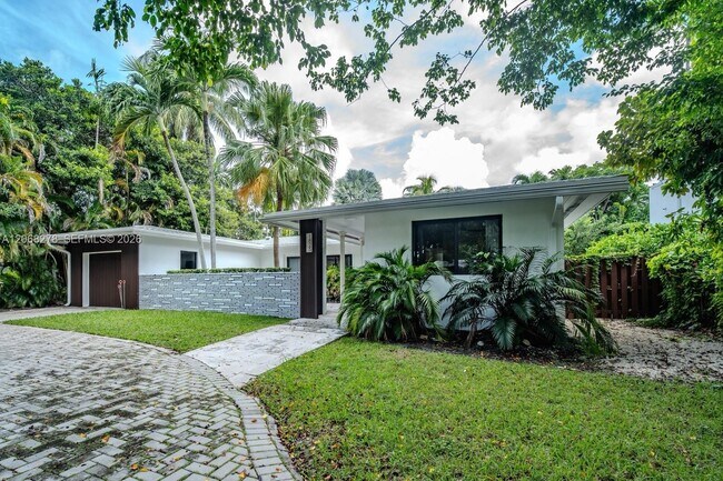 Photo - 1825 Alamanda Dr
