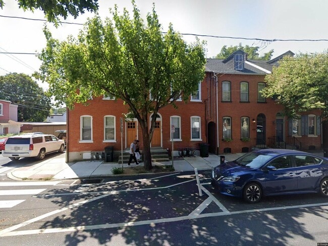 Building Photo - 432 W Lemon St Unit 3