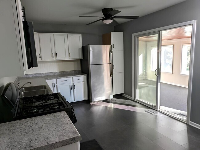 Photo - 9407 Elm Ave