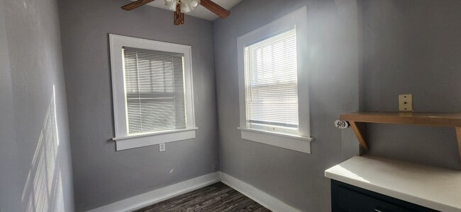 Building Photo - 3 Bedroom 1.5 bath Duplex Rental