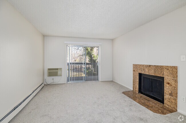 B2 1BR, 1BA - 740SF - Living Room
