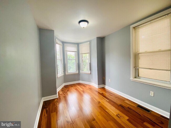 Photo - 1704 N Sydenham St